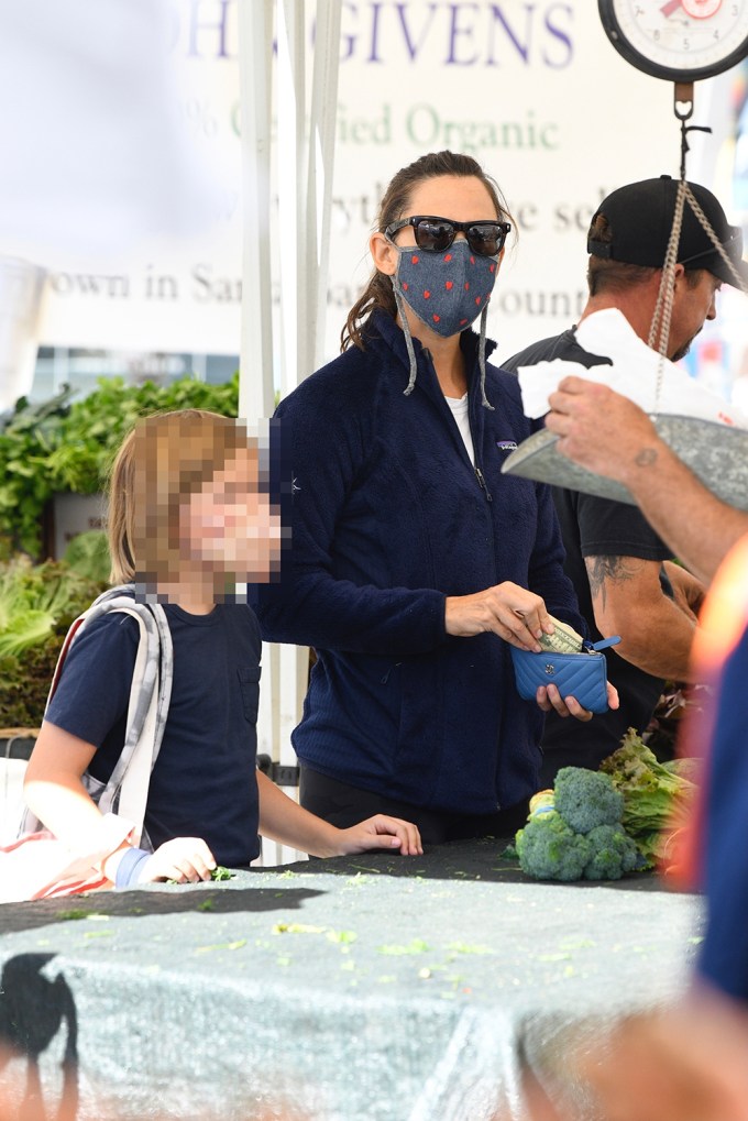 Jennifer Garner & Son Samuel Visit The Brentwood Farmer’s Market