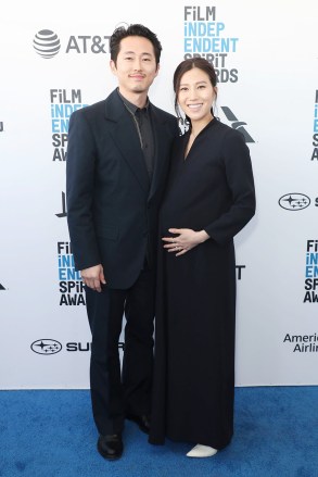 Steven Yeun y Joana Pak 34th Film Independent Spirit Awards, Roaming Arrivals, Los Ángeles, EE.UU. - 23 de febrero de 2019