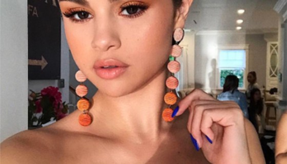 Selena Gomez Orange Eyeshadow