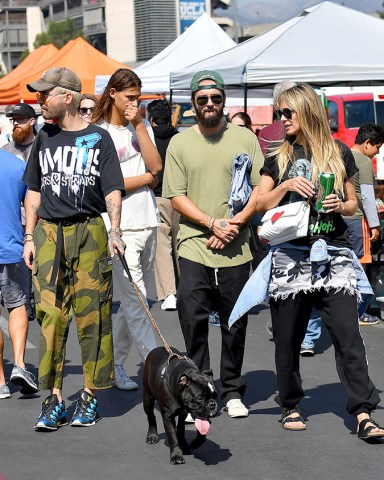 EXCLUSIVE: Heidi Klum and her husband Tom Kaulitz enjoy some beers as they stroll through a local flea market. Heidi was seen enjoying herself as she strolled with her husband. They were very affectionate with each other, constantly holding hands and kissing throughout their shopping excursion. They were joined by Heidi's daughter Leni and Tom's brother Bill and his dog. Heidi and her family were seen purchasing many clothes. Her daughter Leni was even seen crouched down digging through piles of denim. Heidi scored a leather jacket and a vase, and they were also seen leaving with large chairs. 13 Oct 2019 Pictured: Heidi Klum, Tom Kaulitz, Leni Samuel, Bill Kaulitz. Photo credit: Snorlax / MEGA TheMegaAgency.com +1 888 505 6342 (Mega Agency TagID: MEGA526675_025.jpg) [Photo via Mega Agency]