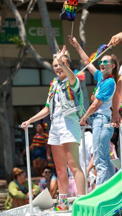 WEST HOLLYWOOD, CA - JoJo Siwa and girlfriend Kylie Brio shine at the West Hollywood Pride Parade.  Pictured: JoJo Siwa BACKGRID USA 5 JUNE 2022 BYLINE MUST READ: Affinity Image / BACKGRID USA: +1310798 9111 / usasales@backgrid.com UK: +44208344 2007 / uksales@backgrid.com *UK CUSTOMERS - PICTURES Contains children Please engraved face before posting *