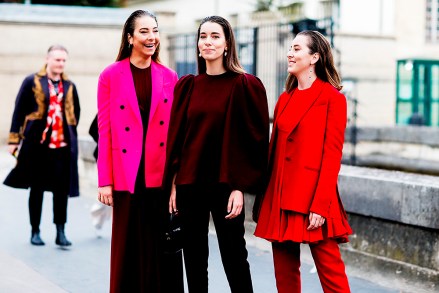 Street style, Danielle Haim, Este Haim and Alana Haim from the band HAIM arriving at Valentino spring summer 2019 ready-to-wear show, held at Invalides, in Paris, France, on September 30th, 2018. Photo by Marie-Paola Bertrand-Hillion/Abaca/Sipa USA(Sipa via AP Images)