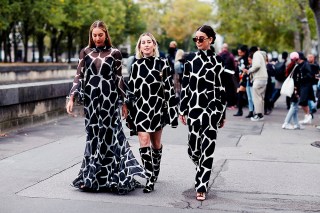 Street style, music band HAIM arriving at Valentino Spring-Summer 2020 ready-to-wear show, held at Invalides, Paris, France, on September 29, 2019. Photo by Marie-Paola Bertrand-Hillion/Abaca/Sipa USA(Sipa via AP Images)