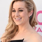 kellie-pickler-beauty-acm-awards-2017-academy-of-country-music