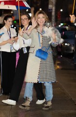 Shania Twain arrives to the Stephen Colbert show with her dog in New York City

Pictured: Shania Twain
Ref: SPL5512940 040123 NON-EXCLUSIVE
Picture by: WavyPeter / SplashNews.com

Splash News and Pictures
USA: +1 310-525-5808
London: +44 (0)20 8126 1009
Berlin: +49 175 3764 166
photodesk@splashnews.com

World Rights