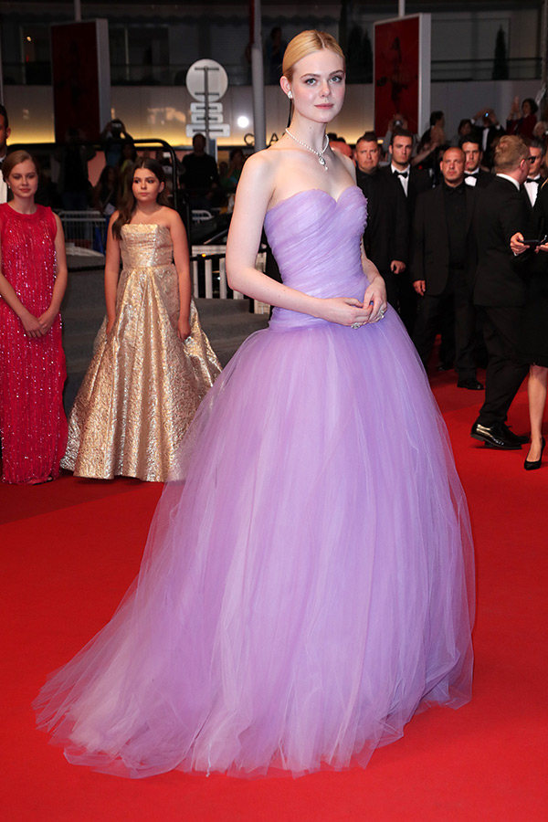 elle-fanning-purple-cannes-2017-rex