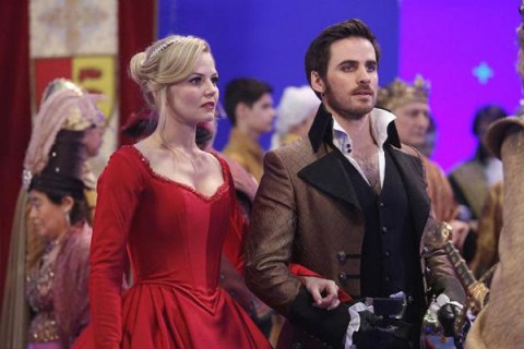Once Upon A Time S Hook Emma Photos Of The Fan Favorite Couple