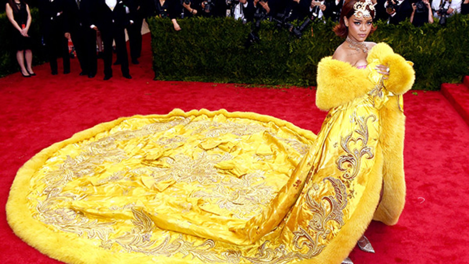 Rihanna’s 2015 Met Gala Dress: She Fires Back At Fan Who Dissed Look ...