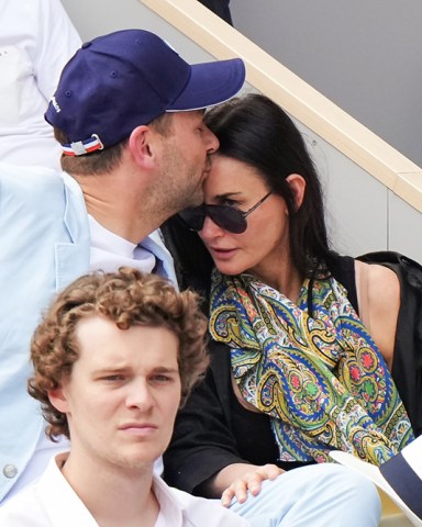 Demi Moore and boyfriend Daniel Humm are seen at Roland Garros on June 05, 2022 in Paris, France. 05 Jun 2022 Pictured: Demi Moore and Daniel Humm. Photo credit: KCS Presse / MEGA TheMegaAgency.com +1 888 505 6342 (Mega Agency TagID: MEGA865402_001.jpg) [Photo via Mega Agency]