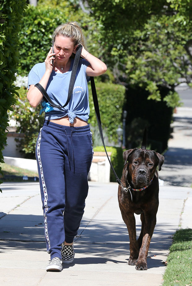 corrine-olympios-walking-dog-3