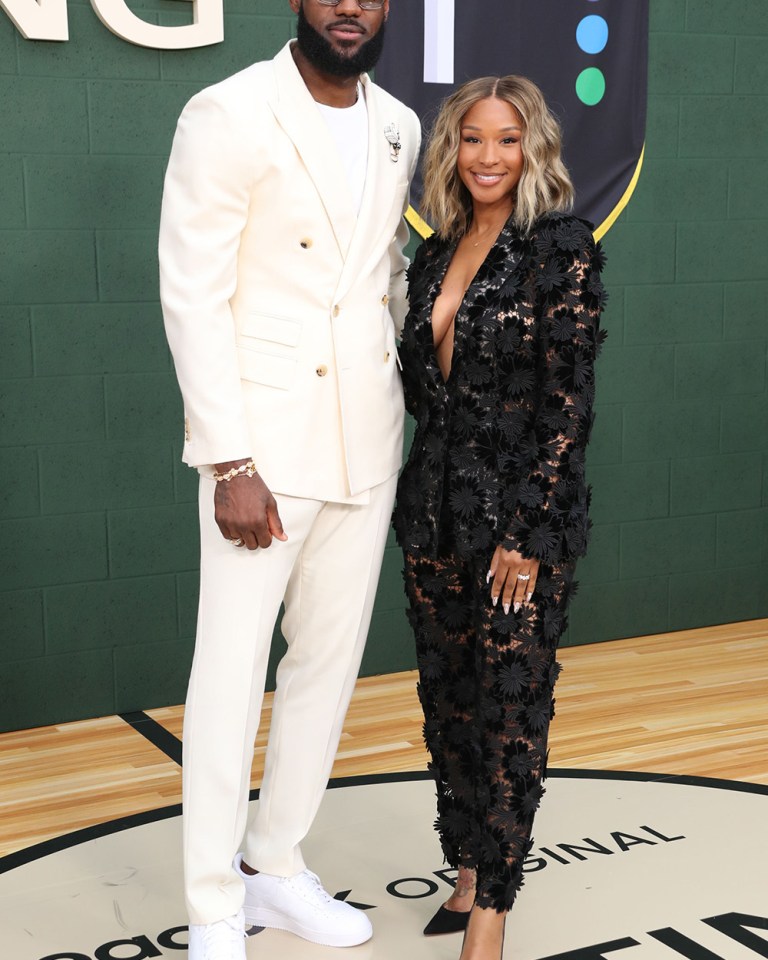 LeBron James & Wife Savannah Stun At ‘Shooting Stars’ Premiere: Photos ...