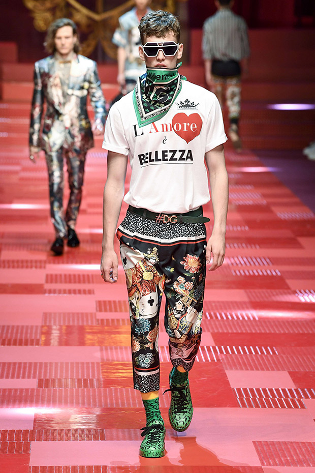 Dolce & Gabbana Fashion Show Pics — See Runway Photos From Milan ...