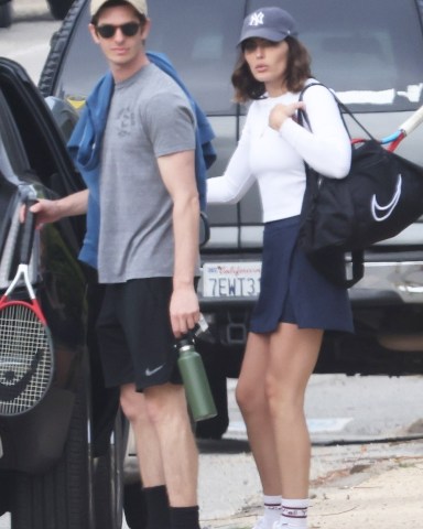 Malibu, CA - *EXCLUSIVE* - "Spider-Man" star Andrew Garfield and girlfriend Alyssa Miller leave a Malibu Tennis court together after a friendly match together.Pictured: Andrew Garfield, Alyssa MillerBACKGRID USA 2 FEBRUARY 2022 BYLINE MUST READ: RMBI / BACKGRIDUSA: +1 310 798 9111 / usasales@backgrid.comUK: +44 208 344 2007 / uksales@backgrid.com*UK Clients - Pictures Containing ChildrenPlease Pixelate Face Prior To Publication*