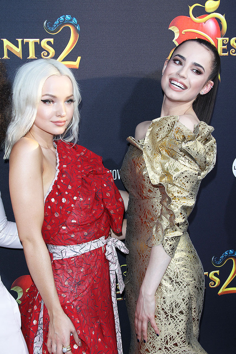 Descendants-2-Premiere-1 rex