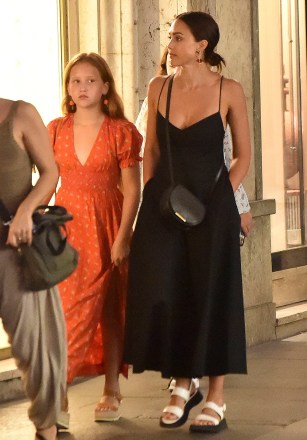 EXCLUSIVE: Jessica Alba enjoys sunset over the Spanish Steps with husband Cash Warren, their sons Honor Mary Warren, Haven Garner Warren, Hayes Alba Warren and a group of friends before heading to Zuma restaurant for dinner.  **Special Instructions*** Please pixelate children's faces before publishing.***.  15 July 2022 Pictured: Jessica Alba, Haven Garner Warren.  Photo Credit: MEGA TheMegaAgency.com +1 888 505 6342 (Mega Agency TagID: MEGA878442_047.jpg) [Photo via Mega Agency]