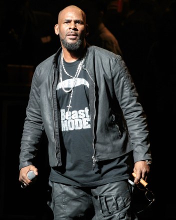 R. Kelly R. Kelly dalam konser di Bass Concert Hall, Austin, AS - 03 Mar 2017