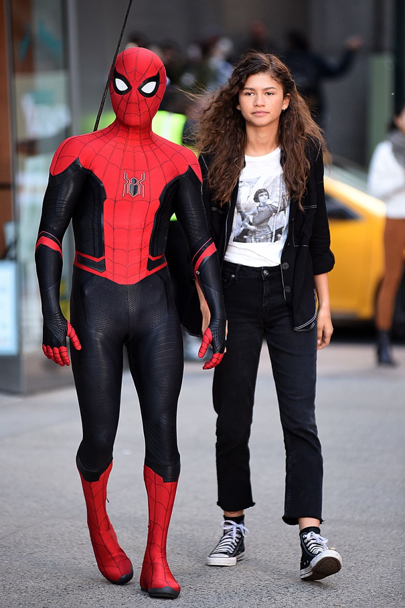 Tom Holland Zendaya Pics See The Spider Man Co Stars Hollywood Life