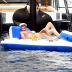 Rod Stewart Sunbathes Italy Wife BG