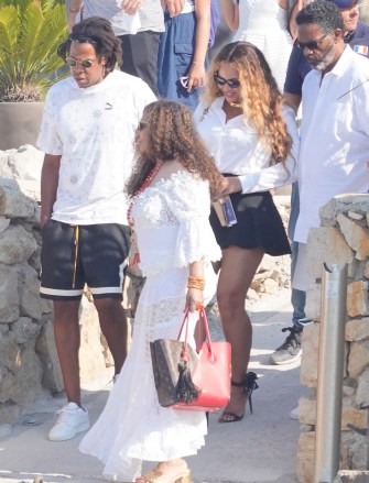 Jay-Z and Beyonce are seen leaving the La Guerite restaurant in Cannes. 12 Sep 2021 Pictured: Jay-Z and Beyonce left La Guerite restaurant in Cannes Set ID: 604168. Photo credit: ELIOTPRESS / MEGA TheMegaAgency.com +1 888 505 6342 (Mega Agency TagID: MEGA786365_001.jpg) [Photo via Mega Agency]