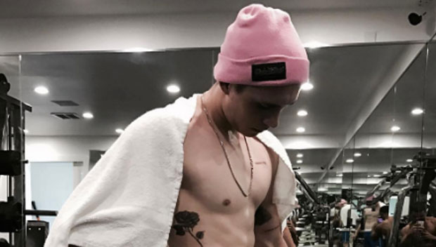 Brooklyn Beckhams Bulge — See His Sexy Gym Selfie Hollywood Life 