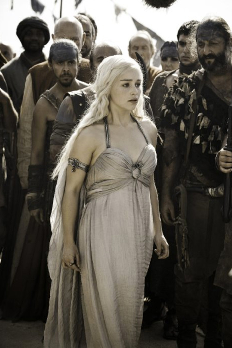 Daenerys-Best-Outfits-On-game-of-thrones-14