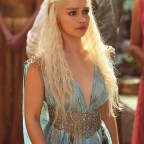 Daenerys-Best-Outfits-On-game-of-thrones-9