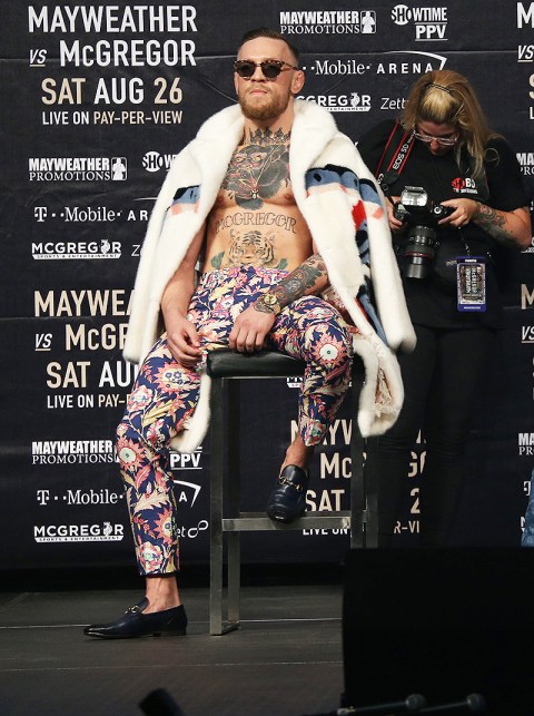 Floyd Mayweather Jr. ganó la 'pelea del siglo' a Conor McGregor | CNN
