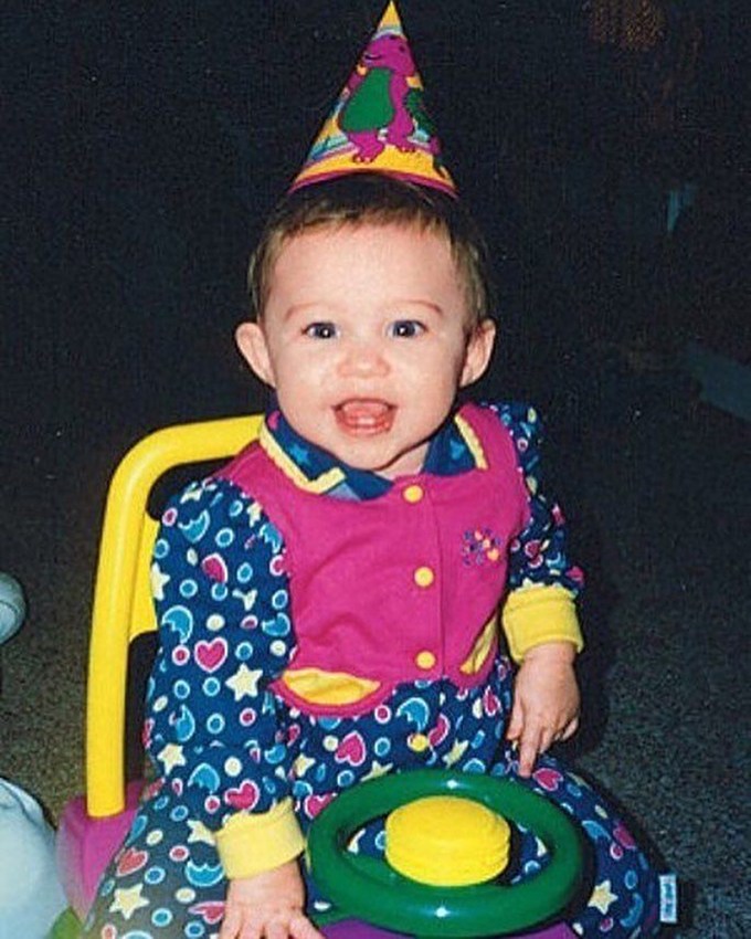 Miley Cyrus’ Throwback Photos: See Her Cutest Pics As A Kid – Hollywood ...