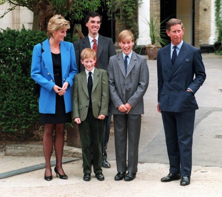 PRINZ WILLIAM, Prinzessin Diana, PRINZ CHARLES UND PRINZ HARRY UND HAUSMEISTER DR. GALLEY Prinz Williams erster Tag an der Eton College Public School, Windsor, Großbritannien - 1995