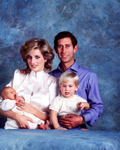 PRINCE CHARLES AND PRINCESS DIANA WITH PRINCE WILLIAM AND HARRY - 1984
PRINCESS DIANA WITH PRINCE WILLIAM - 1984