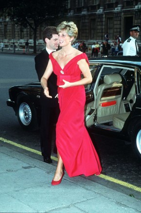 PRINCESS DIANABRITISH ROYALTY AT BANQUETING HOUSE CHARITY DINNER, WHITEHALL, LONDON, BRITAIN - 1991
