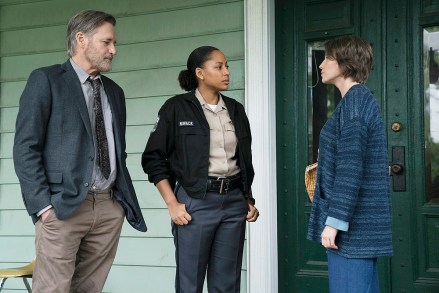 THE SINNER -- "Part II" Episode 202 -- Pictured: (l-r) Bill Pullman as Detective Lt. Harry Ambrose, Natalie Paul as Heather, Carrie Coon as Vera Walker -- (Photo by: Peter Kramer/USA Network)