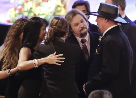 Troy Gentry’s Memorial: Photos From Late Singer’s Funeral – Hollywood Life