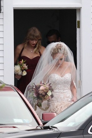 Martha's Vineyard, MA - Taylor Swift attends her BFF Abigail Anderson’s wedding in Martha's Vineyard on Saturday. The ‘LWYMMD’ singer is wearing a maroon gown for the special occasion.Pictured: Taylor SwiftBACKGRID USA 2 SEPTEMBER 2017 USA: +1 310 798 9111 / usasales@backgrid.comUK: +44 208 344 2007 / uksales@backgrid.com*UK Clients - Pictures Containing ChildrenPlease Pixelate Face Prior To Publication*