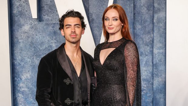 BEVERLY HILLS, CALIFORNIA - MARCH 12: (L-R) Joe Jonas and Sophie Turner attend the 2023 Vanity Fair Oscar Party Hosted By Radhika Jones at Wallis Annenberg Center for the Performing Arts on March 12, 2023 in Beverly Hills, California. (Photo by Amy Sussman/Getty Images)
