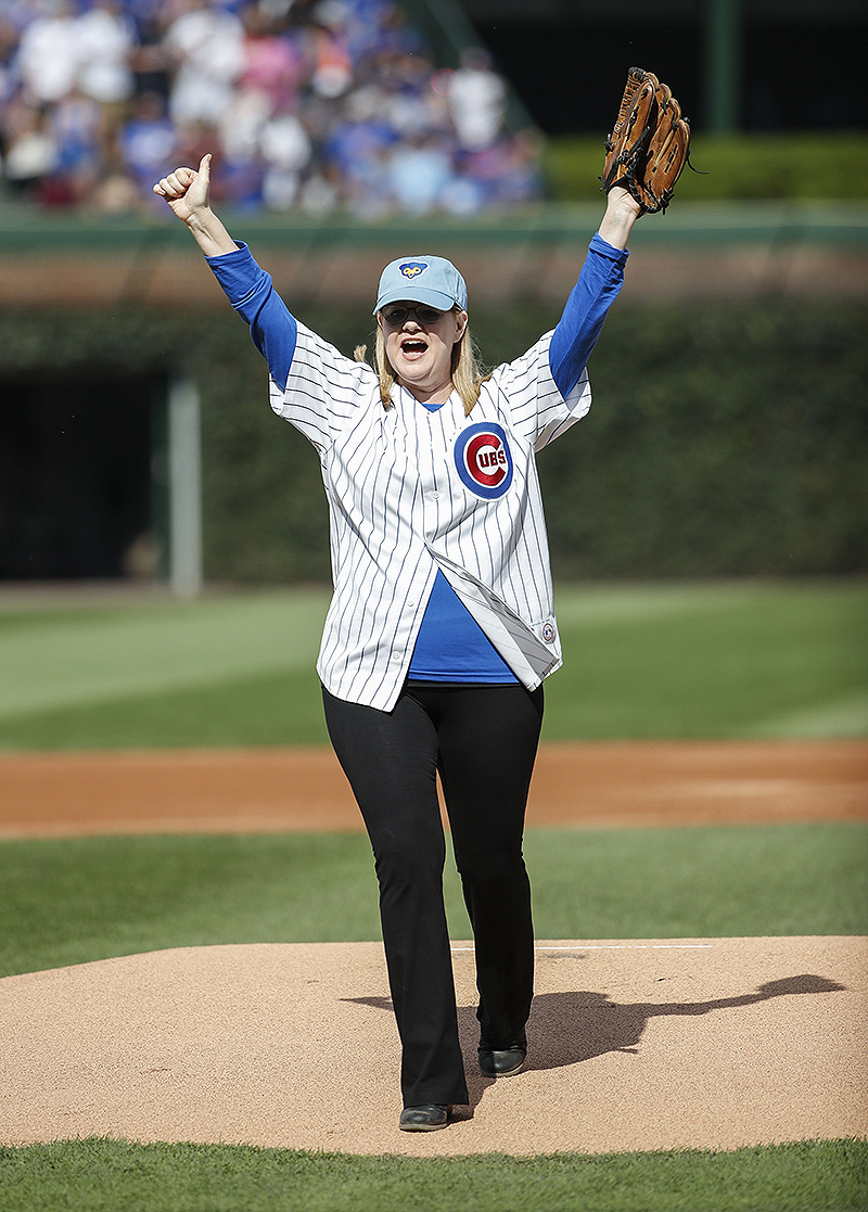 bonnie-hunt-cubs-fan