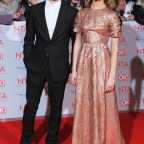 charlie-heaton-and-natalia-dyer-on-red-carpet-gallery