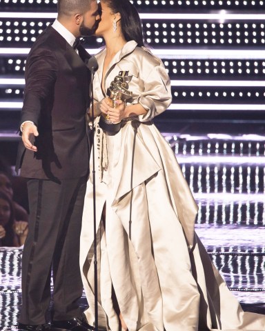 Drake kisses Rihanna as she accepts the Michael Jackson Video Vanguard Award at the MTV Video Music Awards at Madison Square Garden, in New York 2016 MTV Video Music Awards - Show, New York, USA