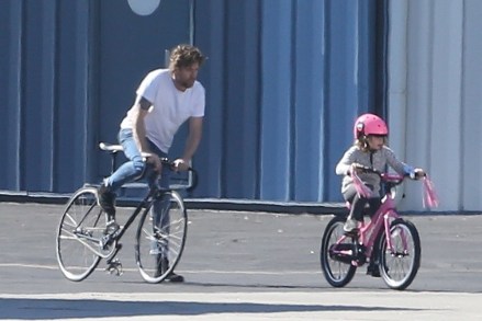 Los Angeles, CA - Ewan McGregor takes his daughter Anouk for a quick bike ride at the Santa Monica airport. The 'Fargo' star rides around with his young daughter as she takes a spill, before pulling out his classic ride for a weekend cruise.Pictured: Ewan McgregorBACKGRID USA 25 FEBRUARY 2018 USA: +1 310 798 9111 / usasales@backgrid.comUK: +44 208 344 2007 / uksales@backgrid.com*UK Clients - Pictures Containing ChildrenPlease Pixelate Face Prior To Publication*