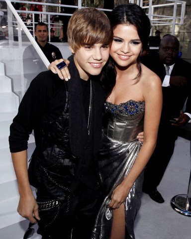 Justin Bieber, Selena Gomez Justin Bieber, left, and Selena Gomez arrive at the MTV Video Music Awards on in Los AngelesMTV Video Music Awards Arrivals, Los Angeles, USA