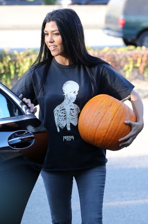 Kourtney Kardashian takes Mason and Penelope to the pumpkin patch in Calabasas.Pictured: Kourtney Kardashian and Mason and PenelopeRef: SPL1163940  291015  Picture by: Clint Brewer / Splash NewsSplash News and PicturesLos Angeles:310-821-2666New York:212-619-2666London:870-934-2666photodesk@splashnews.com