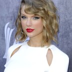 taylor-swift-red-lips