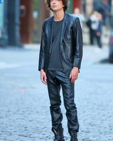 Timothee Chalamet films a Chanel commercial wearing all black in New York CityPictured: Timothee ChalametRef: SPL5538726 190423 NON-EXCLUSIVEPicture by: Christopher Peterson / SplashNews.comSplash News and PicturesUSA: +1 310-525-5808London: +44 (0)20 8126 1009Berlin: +49 175 3764 166photodesk@splashnews.comWorld Rights