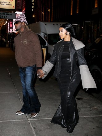 New York City, NY - Cardi B and Offset hold hands as they go out for a Valentine's Day dinner date in New York City.  Pictured: Cardi B, Offset BACKGRID USA 14 FEBRUARY 2023 USA: +1 310 798 9111 / usasales@backgrid.com UK: +44 208 344 2007 / uksales@backgrid.com *UK Clients - Pictures Containing Children Please Pixelate Face Prior To Publication *
