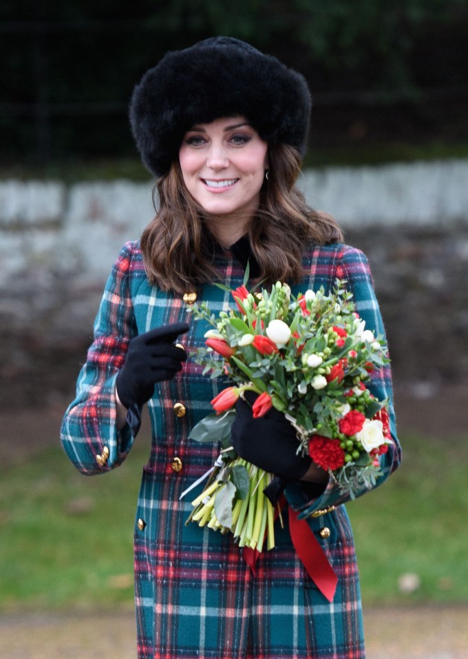 Meghan Markle & The Royal Family Christmas Pics — See Photos ...