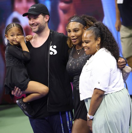 Serena Williams of USA with her husband Alexis Ohanian, their daughter Olympia Ohanian, her sister Isha Price during a ceremony celebrating her carreer following her first round victory during day 1 of the US Open 2022, 4th Grand Slam tennis tournament of the season on August 29, 2022 at USTA National Tennis Center in New York, United States - Photo Jean Catuffe / DPPI
TENNIS - US OPEN 2022 - WEEK 1, , New York, Etats-Unis - 30 Aug 2022
