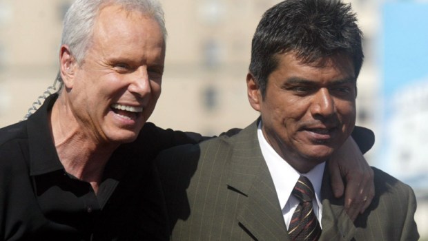 (l) Steve Edwards (co-host Good Day Live)and (r) George Lopez (the George Lopez Show) at the Hollywood Walk of Fame Edwards One of the Tv and Radio Industries' Premiere Broadcast Personalities is Honored Today Friday 14 May 2004 with the 2 255th Star on the World Famous Hollywood Walk of Fame United States Hollywood
Usa Cinema Steve Edwards - May 2004