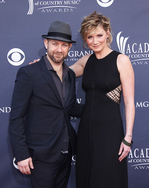 Sugarland: Photos Of The Country Music Duo – Hollywood Life