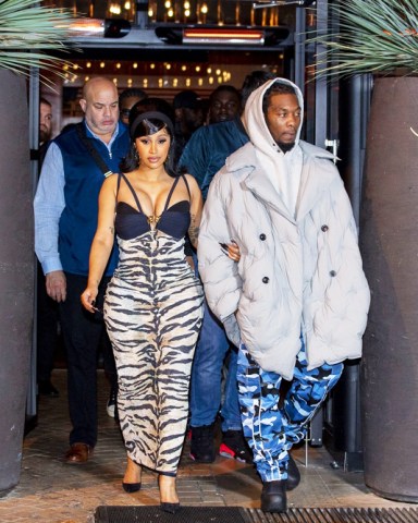 Paris, FRANCE  - *EXCLUSIVE*  - Cardi B and her husband Offset leave their hotel to grab a bite at the Beef Cut during fashion week in Paris, France.  Pictured: Cardi B, Offset  BACKGRID USA 4 OCTOBER 2021   BYLINE MUST READ: Best Image / BACKGRID  USA: +1 310 798 9111 / usasales@backgrid.com  UK: +44 208 344 2007 / uksales@backgrid.com  *UK Clients - Pictures Containing Children Please Pixelate Face Prior To Publication*