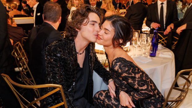 Golden Globes: Most Memorable PDA Moments of All-Time in Pictures